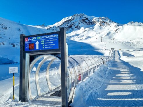 Neuer Zauberteppich am Weltcuphang vom Rettenbachferner in Sölden