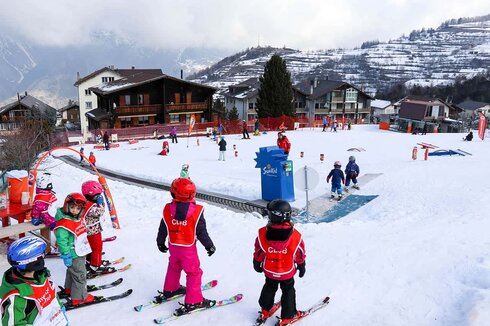 Zauberteppich – Kinderskiland - Unterbäch (CH)