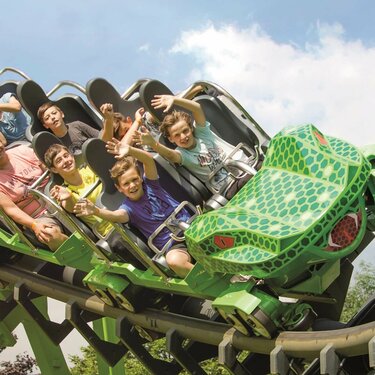 Personen in der Achterbahn