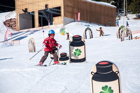 „Hans im Glück“: Thematisierter Ski-Parcours erhöht die Frequenz im Skigebietsabschnitt