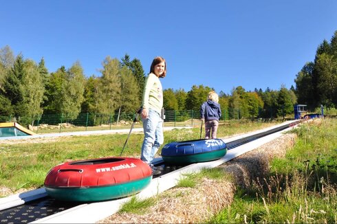 Sommertubing: Sunkid installiert komplette Tubing-Anlage im bayrischen Wald