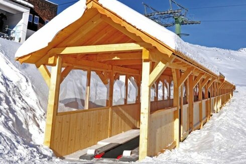 Eindrucksstarke Holz-Galerien für Sunkid Zauberteppich Förderbänder in Serfaus, Fiss und der