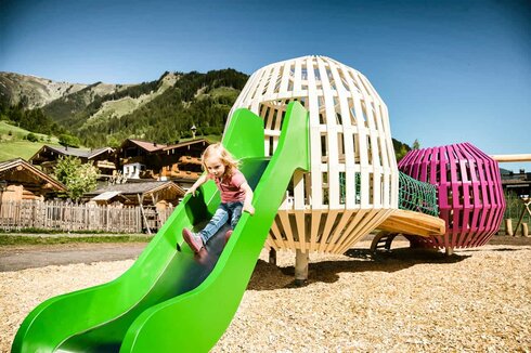 Wood’n’Fun: Spielplatz Natur Resort Moar Gut (AUT)