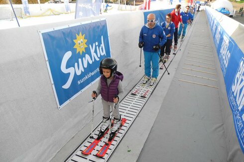 Zauberteppich: Skipass Modena (ITA): Sunkid Zauberteppich als Aufstiegshilfe in Outdoor Ski
